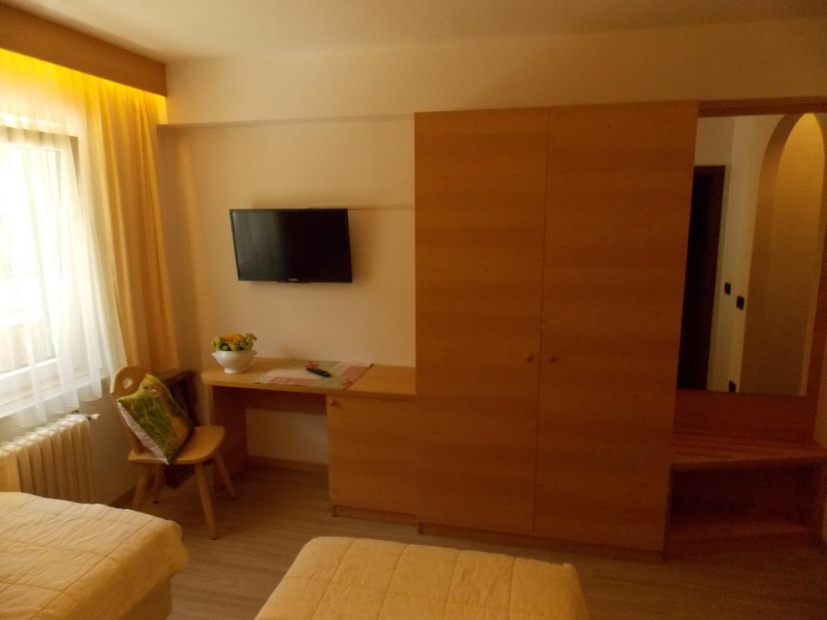 Sporthotel Enrosadira กัมปีเตลโลดีฟัสซา ภายนอก รูปภาพ